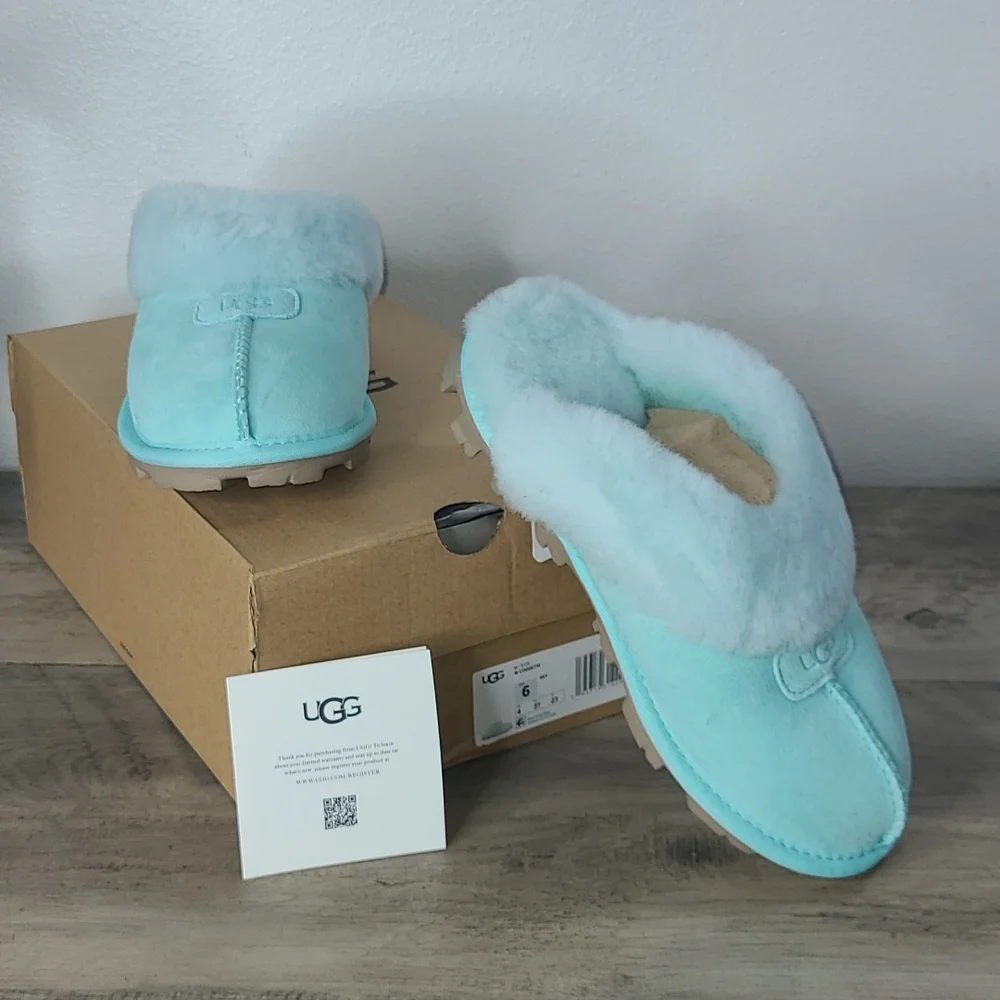 UGG Slippers - Picture 1 of 5